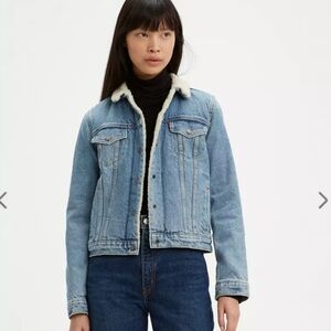 Levi’s Type III Sherpa Trucker Jacket – Divided Blue Medium Wash, Size S